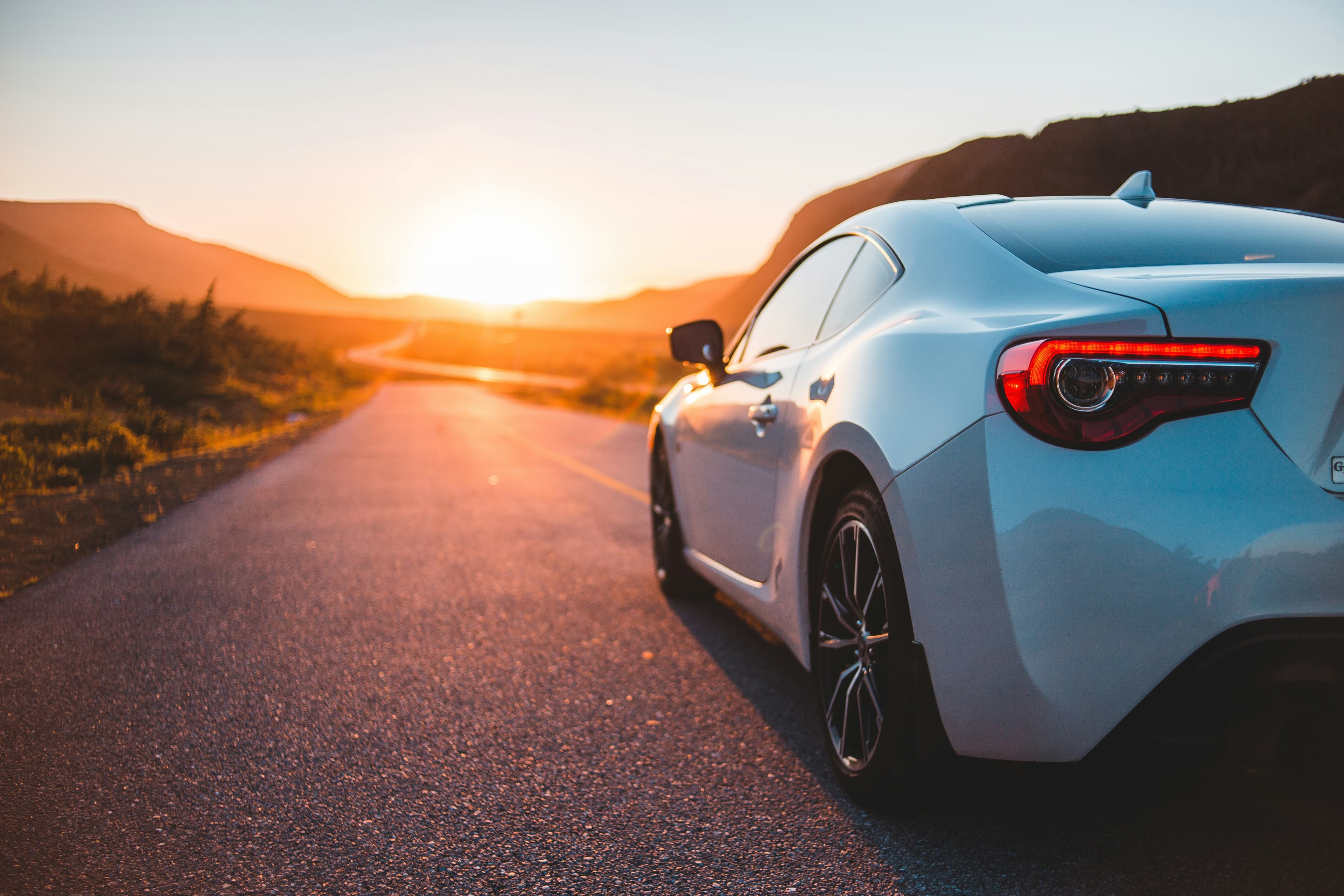 Porsche 911 bei Sonnenuntergang — Sportwagen für autocockpit.de